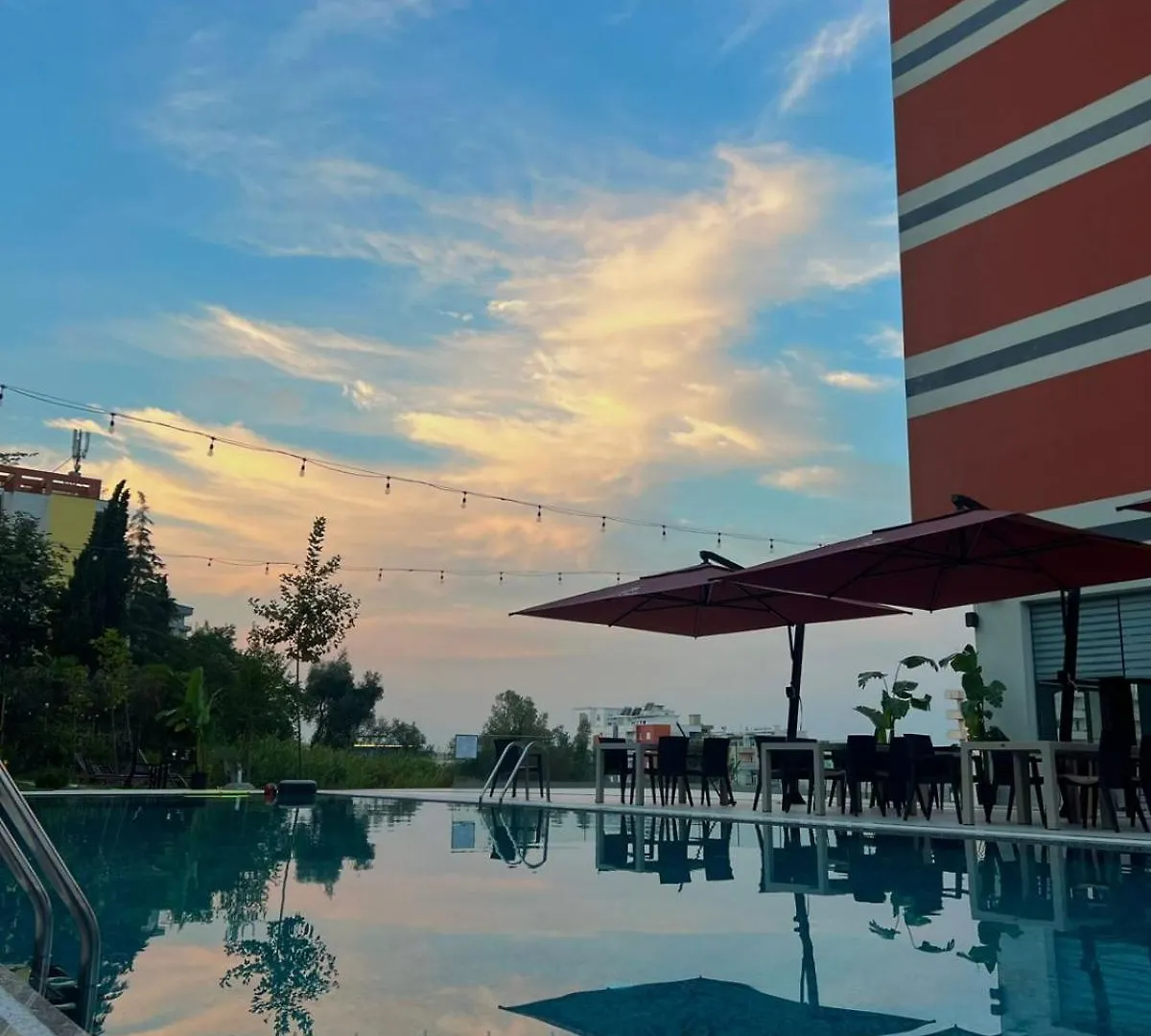 **** Hotel Olivia'S Hill Resort Kryemedhej Albania
